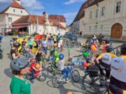 Starkes Signal mit Luftballons, Seifenblasen und Kinderrad für eine kindergerechte Mobilität in Melk