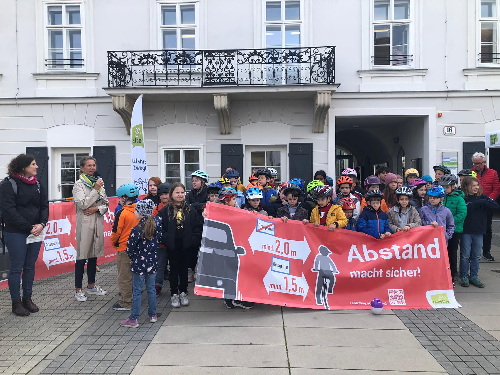 Volksschule Bruck an der Leitha mit Direktorin Ulli Gaidoschik