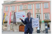 Heißer Herbst für den Klimaschutz <br>Protestaktion gegen Automesse in der Fußgängerzone in Wiener Neustadt <br>13. Sept. 2019