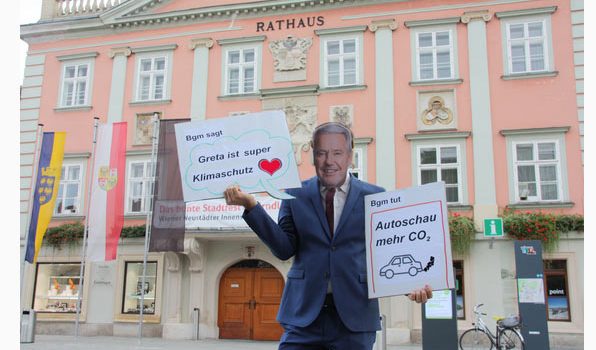 Heißer Herbst für den Klimaschutz <br>Protestaktion gegen Automesse in der Fußgängerzone in Wiener Neustadt <br>13. Sept. 2019