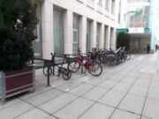 Wiener Neustadt: Radständer in der Sparkassengasse
