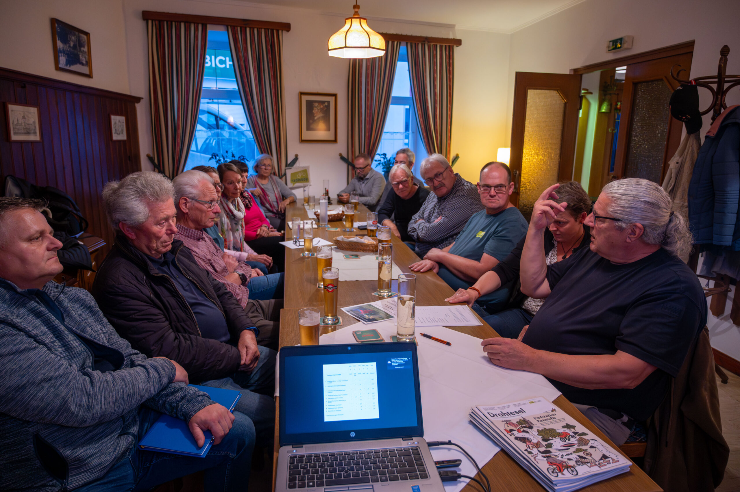 Rege Diskussion beim Traismaurer Radstammtisch Rege Diskussion beim Traismaurer Radstammtisch