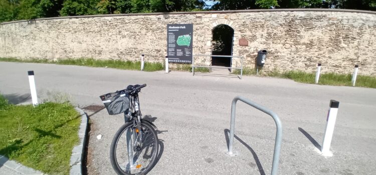 Wr.Neustadt – Liese Prokop-Weg: Radständer montiert