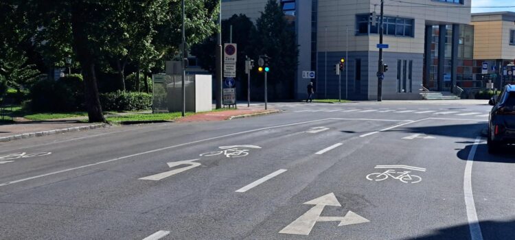 Wiener Neustadt: Sharrows in der Kollonitschgasse (nur) als erster Schritt mit groben Fehlern