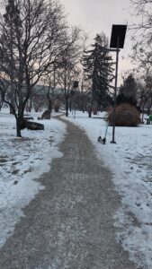 geräumter Geh- und Radweg im Eva Eigner Park