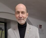 Friedrich Krajnik mit Goldener Stadtwappennadel von Wiener Neustadt ausgezeichnet