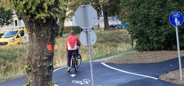 Wr. Neustadt: “Hoppala” in der Giltschwertgasse Wr. Neustadt: “Hoppala” in der Giltschwertgasse