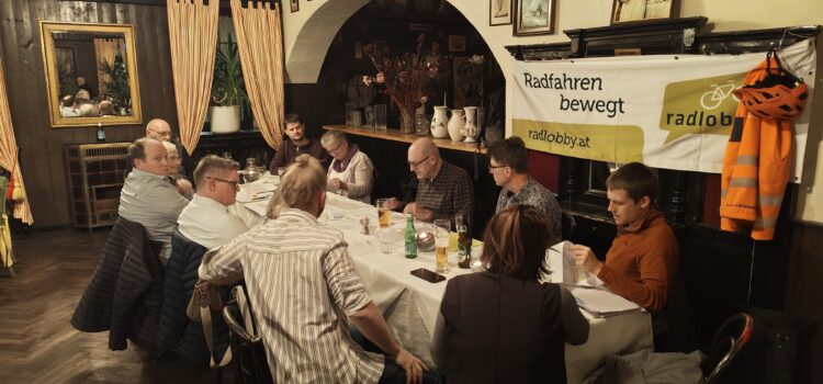 Engagierte Debatten und klare Ziele beim Radl-Stammtisch im Oktober 2026 Engagierte Debatten und klare Ziele beim Radl-Stammtisch im Oktober 2026