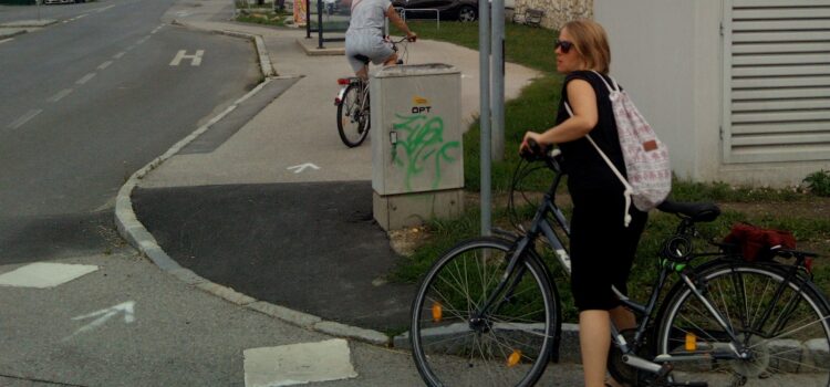 Radweg entlag der B16 Gefahrenstelle für RadfahrerInnen