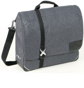 NORCO Urban Series Finsbury Commuter-Tasche • mit KLICKfix Variohaken Befestigungssystem für Gepäckträger oder Korb mit gerader Kante • robustes Norco Nylongewebe mit textiler Optik und Textur • im Deckel integriertes Tablet-Fach mit Bedienfenster • internes, gepolstertes Notebook-Fach bis 15" • großes Hauptfach mit diversen Innenfächern auch für A4 Unterlagen • Steckverschluss aus Aluminium • gefütterte, formstabile Konstruktion mit Tragegriff und Schultergurt • reflektierende Applikationen und Regenüberzug • Volumen: 11ltr • Gewicht: ca. 1200g • tweed-grau • 40x33x10cm • ca. 1200g