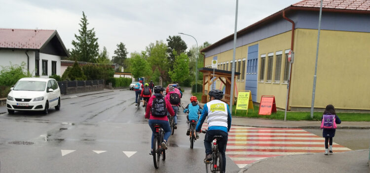 Wir radeln in die Volksschule!