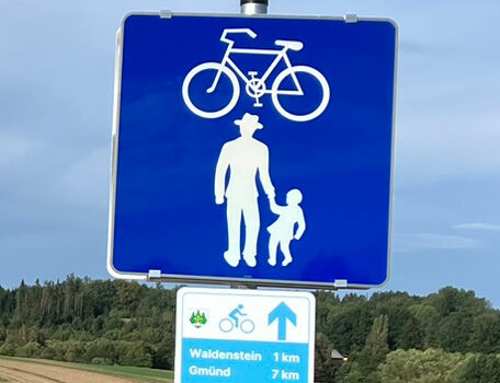 Tafel Geh- und Radweg eckig