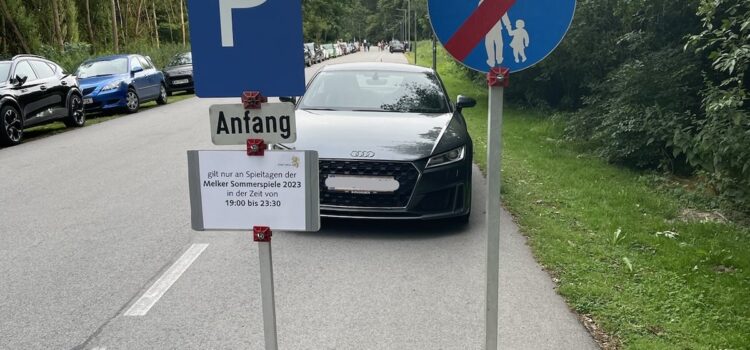 Verparkte Rollfährestraße – leerer Parkplatz Hafenspitz?