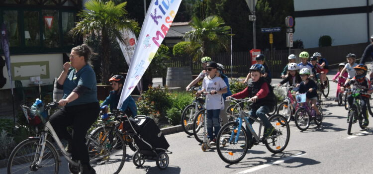 Erfolgreiche erste Kidical Mass im Schwarzatal: Gemeinsam für sichere Schulwege