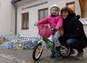 Radfahrerin des Winters