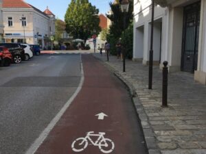 Positivbeispiel: Radstreifen gegen die Einbahn in der mittleren Wiener Straße