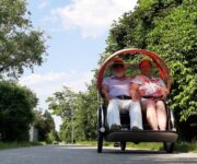 Erste Ausfahrten mit “Radeln ohne Alter” in Bad Vöslau, Juni 2023