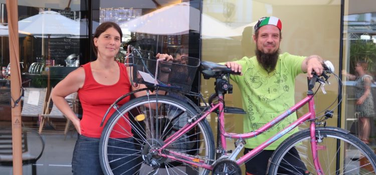 Kostenfreies Fahrrad-Service am Rathausplatz Fotocredit: Sally Swanton